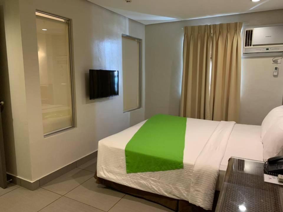 Cebu R Hotel Mabolo Exteriör bild