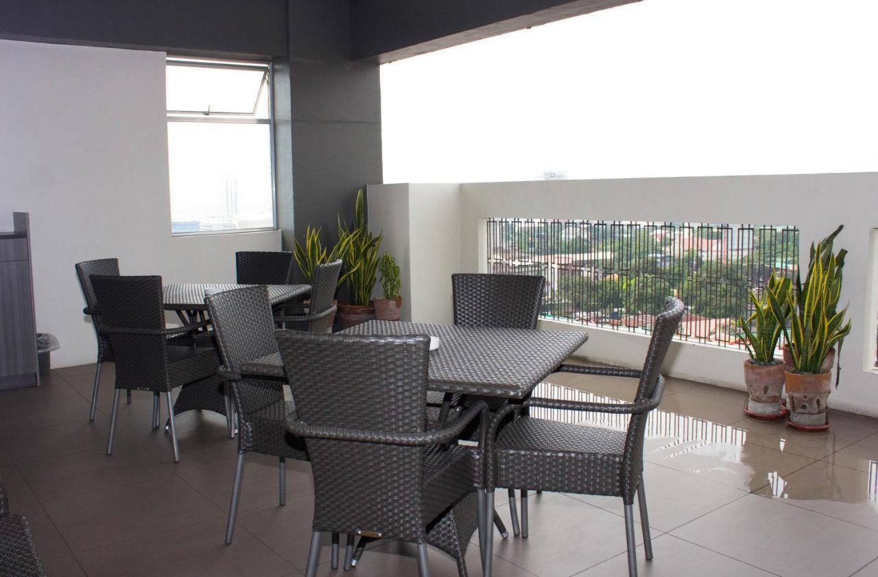 Cebu R Hotel Mabolo Exteriör bild