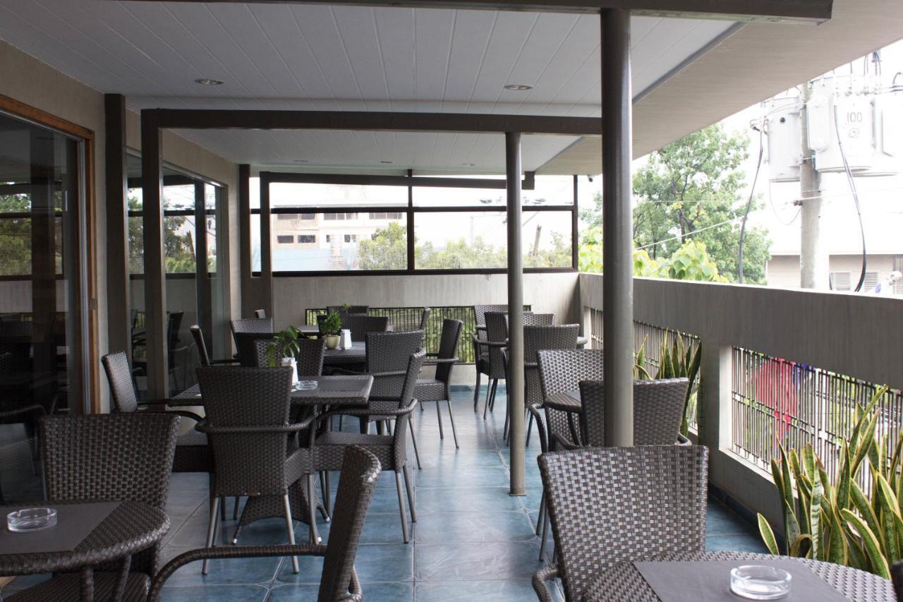 Cebu R Hotel Mabolo Exteriör bild